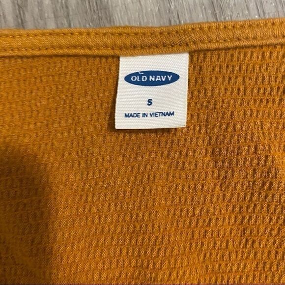 Old navy mustard gold cut out sleeve blouse small - Picture 4 of 7